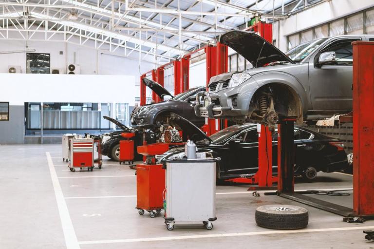 Garage automobile à Hyères : comment choisir le bon professionnel ?